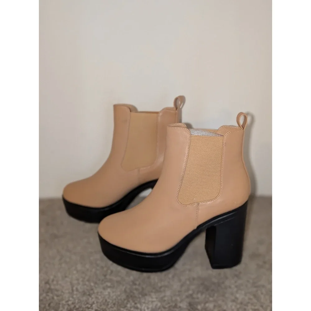 Platform Chelsea Boots Block Heel Ankle Booties Pull On Size 8.5 Tan/Black‎ New